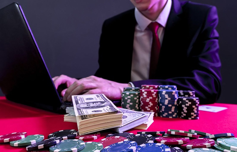 Top Benefits and Features of Playing at Online Casinos
